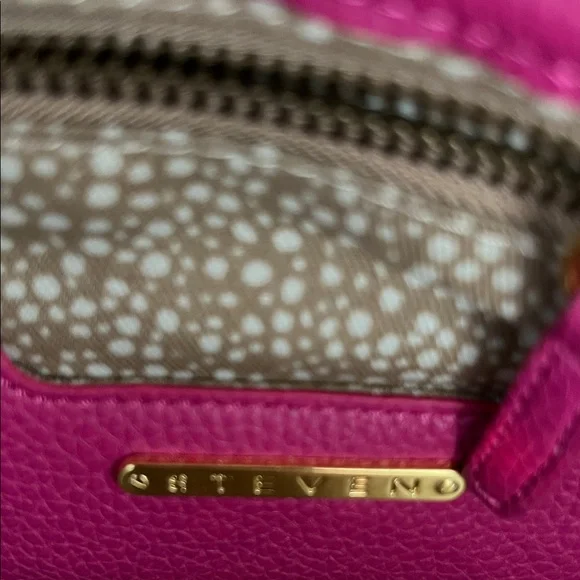 Steve Madden Black and White Clutch with Pink Accent - Picture 9 of 13